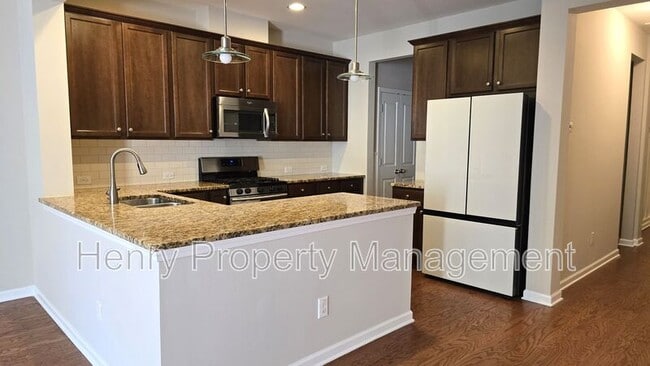 Building Photo - 2457 Baslow Dr