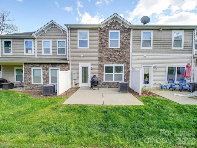 Foto del edificio - 5657 Tipperlinn Way