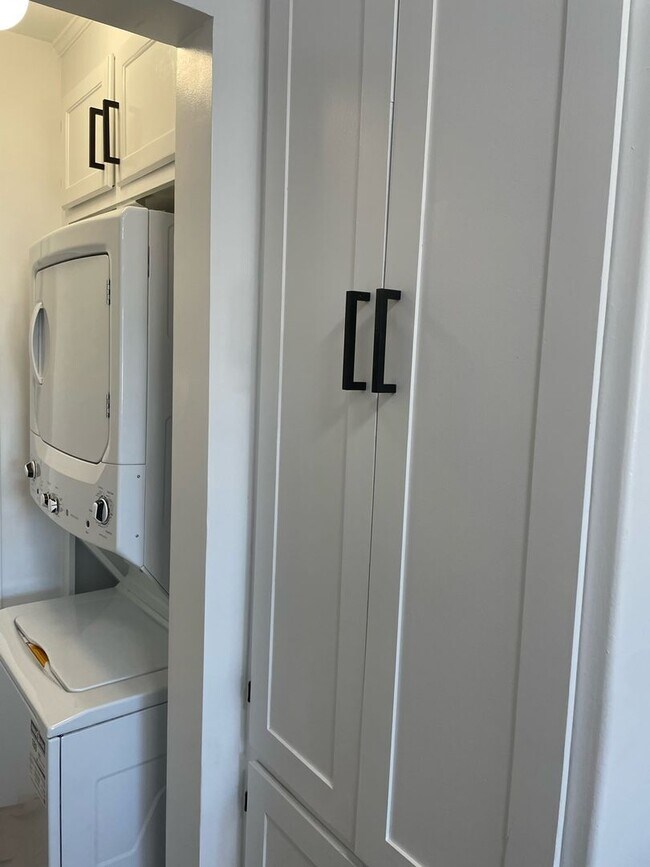 Foto del edificio - Toluca West - 1 bed 1 bath!