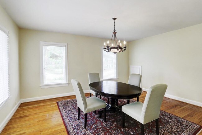 Foto del edificio - 2313 Wroxton Rd
