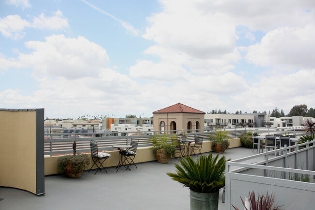 Interior Photo - APT MESSINA