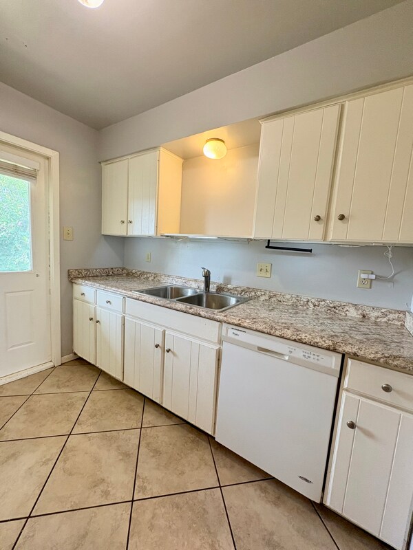 Building Photo - 326 Briarwood Dr