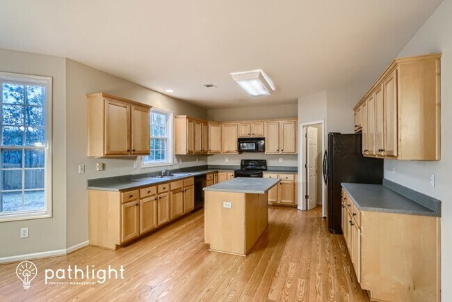 Building Photo - 360 Ridgewood Dr