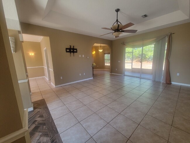 Building Photo - Beautiful 3/2/2 in the Heart of Spring Hill