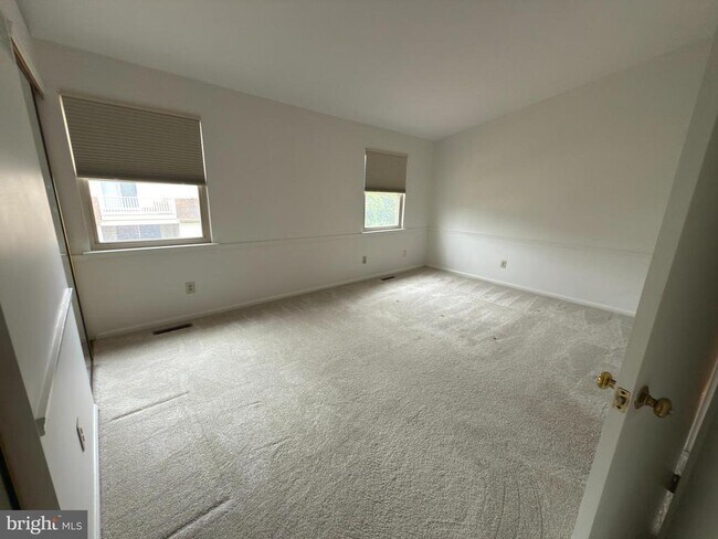 Foto del edificio - 305 Ward Ct