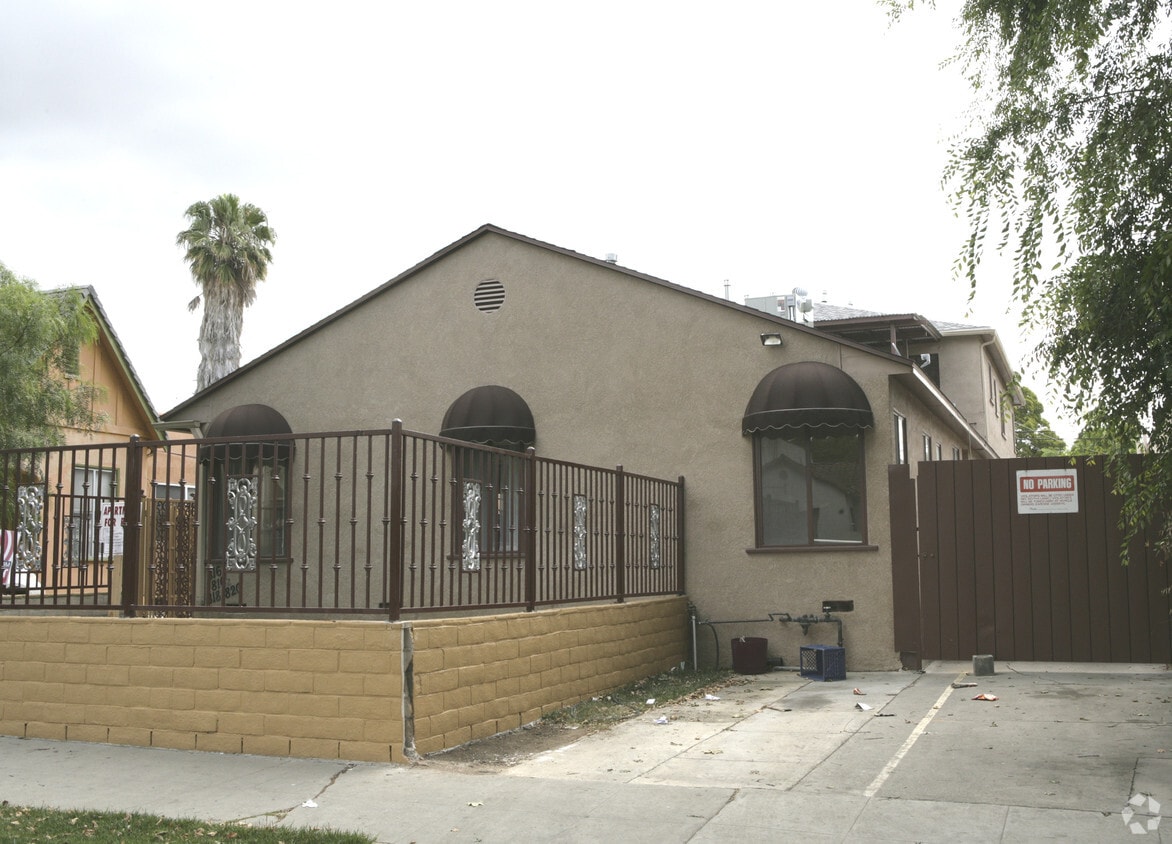 Foto del edificio - 816 N Poinsettia Pl