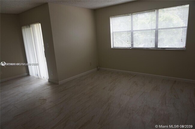 Foto del edificio - 630 S Park Rd