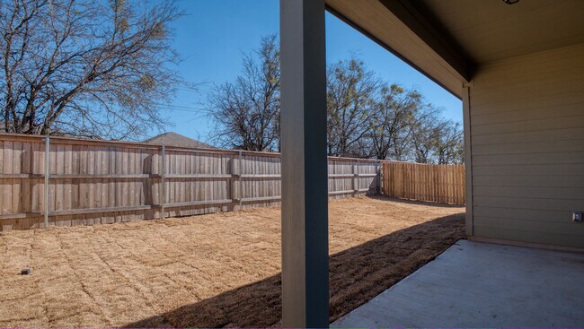 Building Photo - 521 Fallbrook Dr