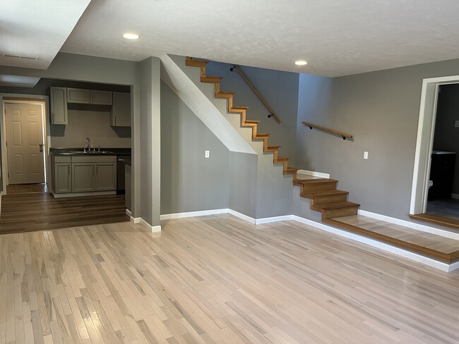 Entry hall - 1381 Randall St