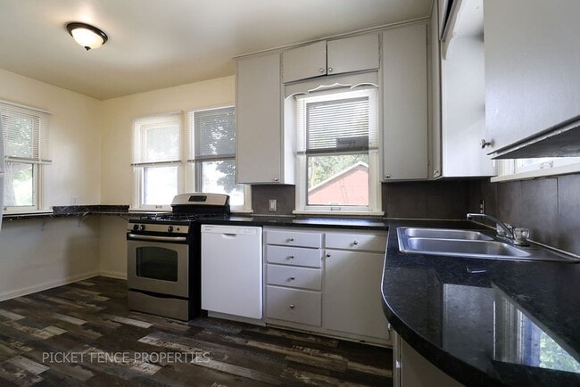 Foto del edificio - MOVE IN SPECIAL $500 OFF FIRST MONTHS RENT...