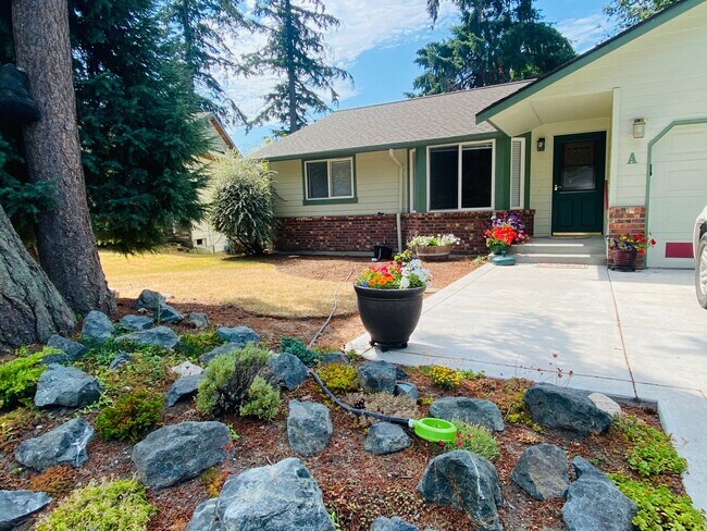 Foto del edificio - Quiet Duplex in Mount Vernon Neighborhood