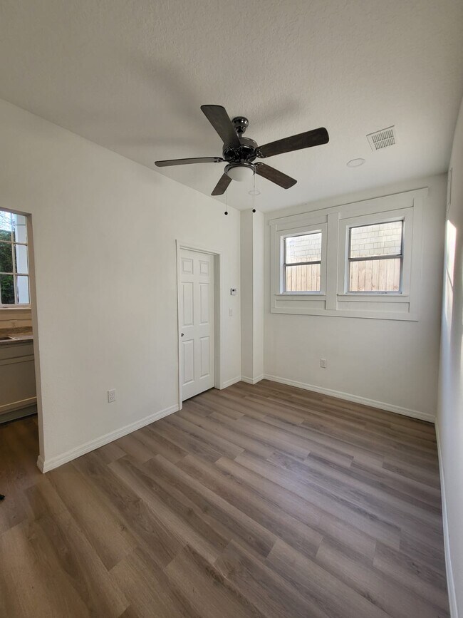 Foto del edificio - 1616 Willow Branch Ave