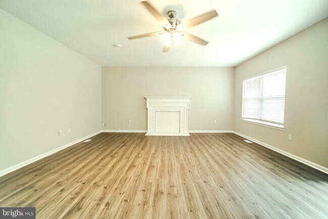 Building Photo - 5702 Cambridge Dr