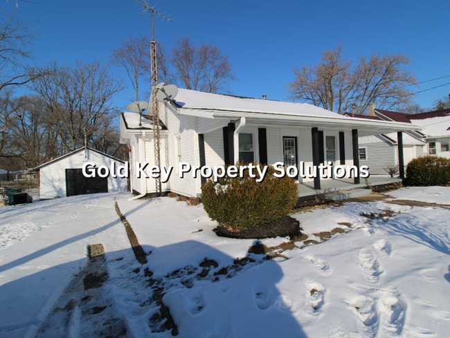 Foto del edificio - MUNCIE 3 BR 1 BA House with Garage and Covered Porch (SECTION 8 APPROVED)