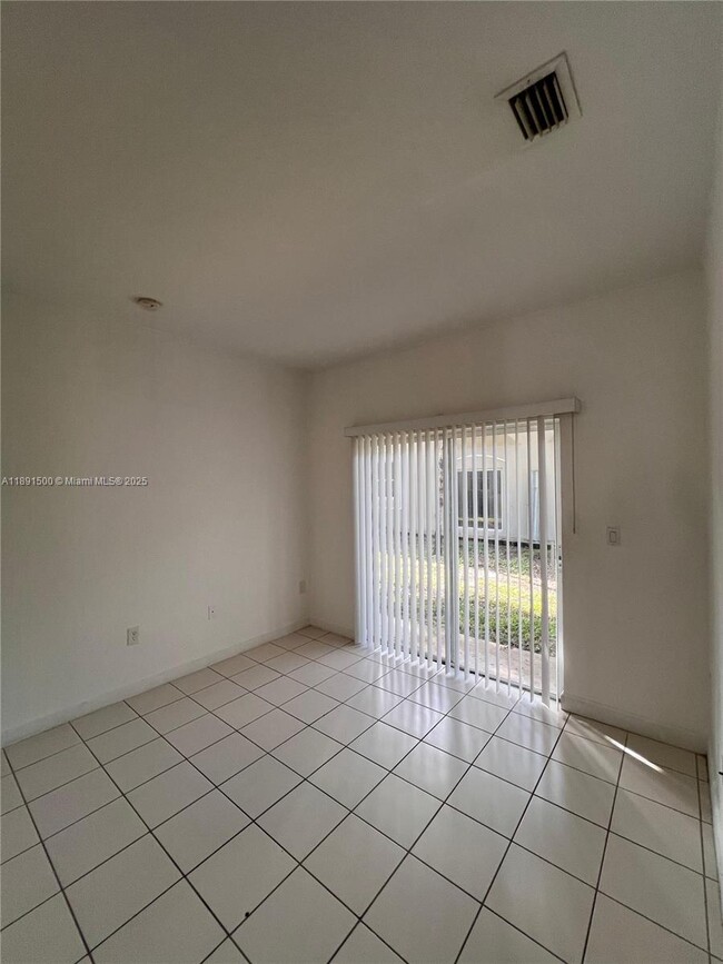 Building Photo - 1666 SE 27th Ct