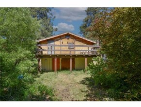 Building Photo - 527 Valley Dr