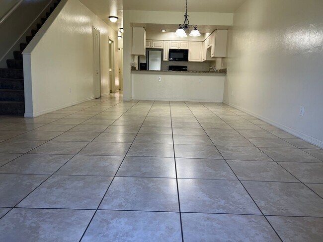 Foto del edificio - spacious townhouse.2 Bedrooms with 2-1/2 bathrooms