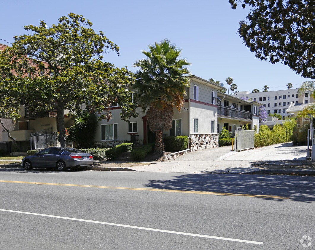 Foto principal - 722 S Wilton Pl