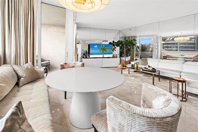 Foto del edificio - 300 South Pointe Dr