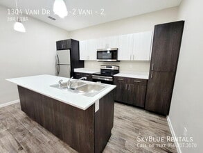 Building Photo - 1304 Vani Dr