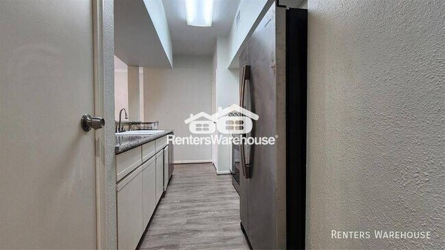 Building Photo - Welcome to this renovated 1 bedroom, 1.5 b...
