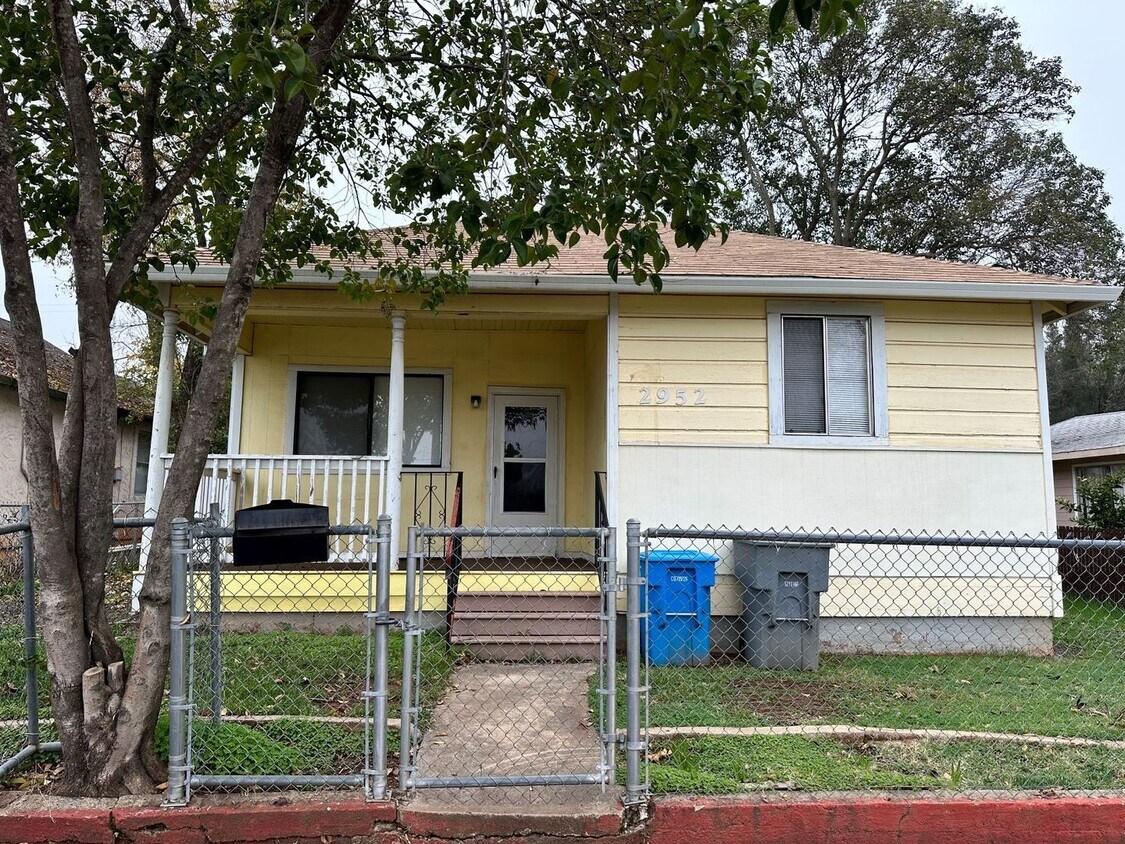 Primary Photo - 3 br, 2 bath House - 2952 Florence Ave