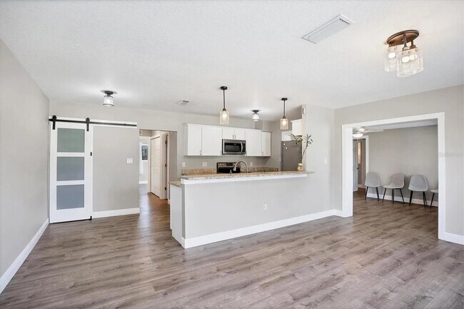 Building Photo - 256 Hillview Rd