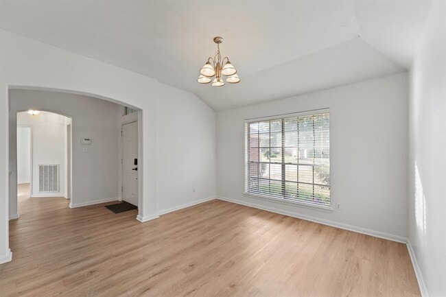 Foto del edificio - 14631 Englebrook Dr
