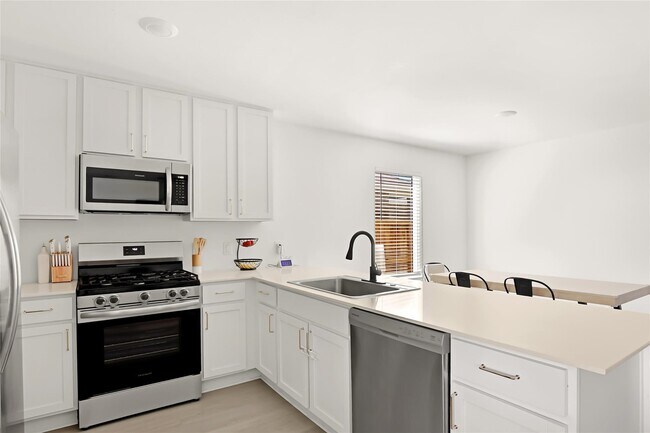 Building Photo - 21027 Santopadre St