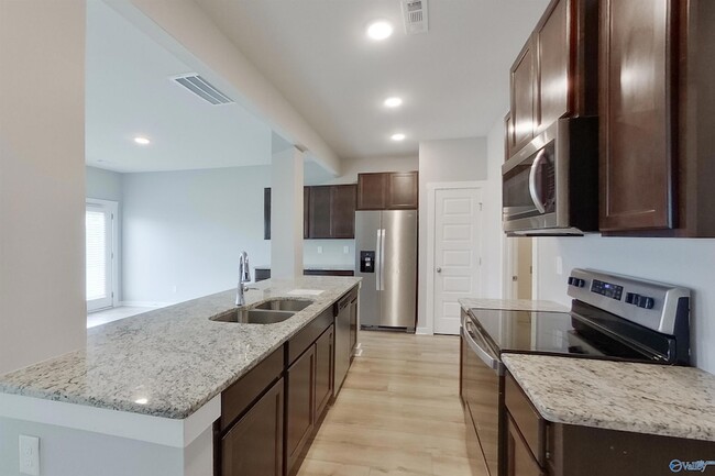 Foto del edificio - 6405 Upchurch Dr