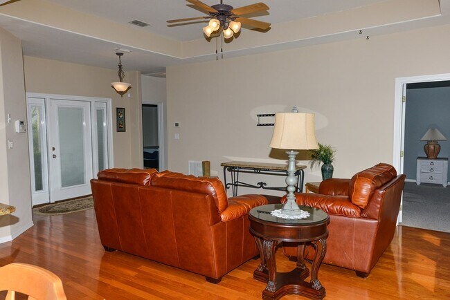 Foto del edificio - 7 Golf House Rd