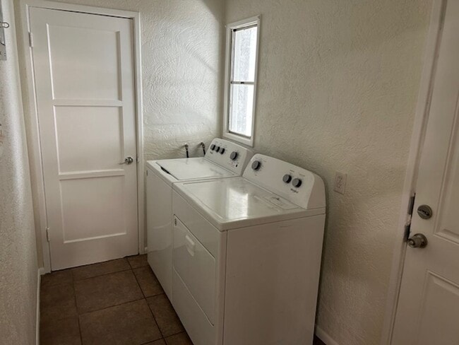 Building Photo - All Utilities Included! Spacious 3 Bedroom + Den Near Phoenix Country Club