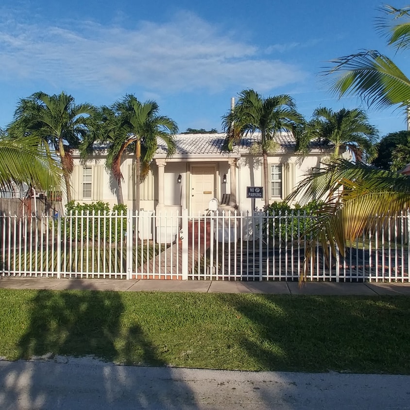 Primary Photo - 2955 SW 38th Ave