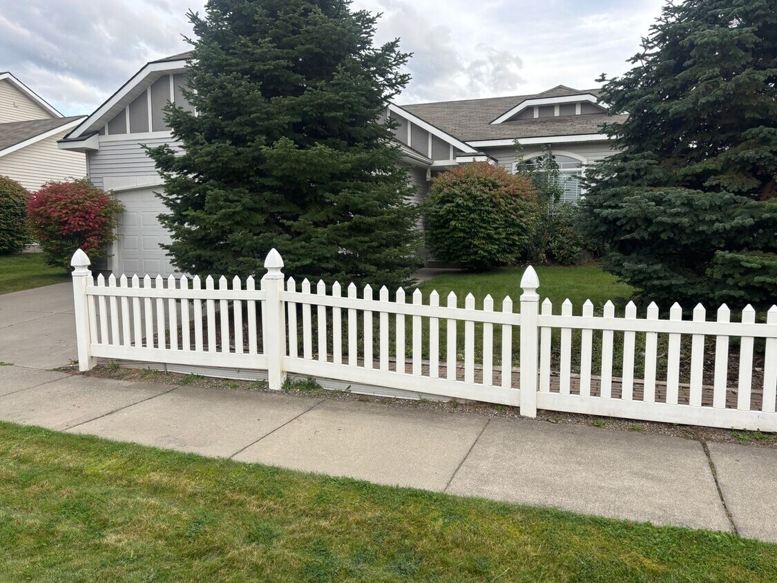 Foto principal - Beautiful 4 Bed-3 Bath House in CDA!