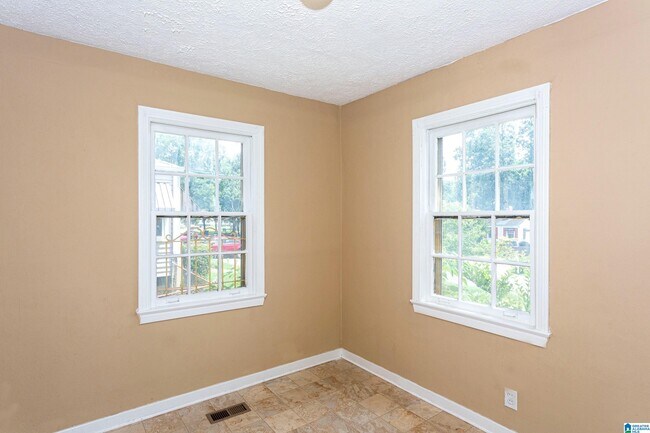 Foto del edificio - 340 McPherson Ave