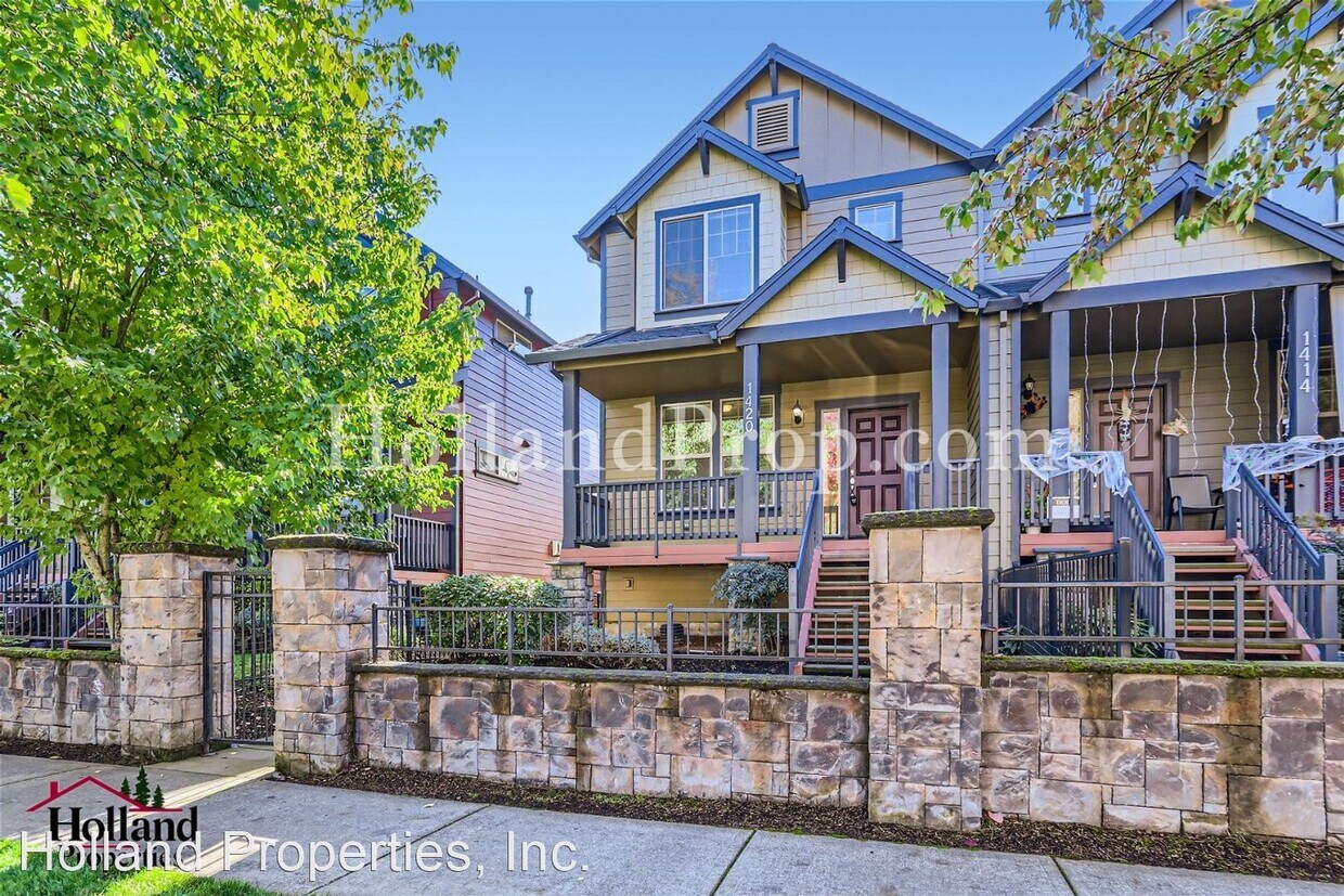 4 br, 2.5 bath House 1420 NE Edgefield St House Rental in Hillsboro