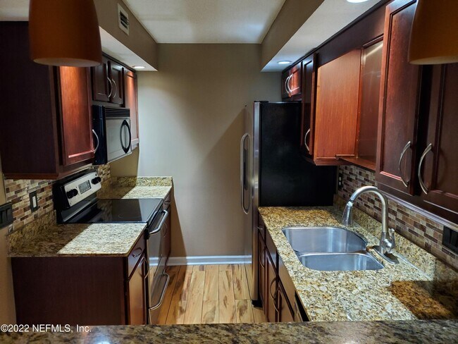 Foto del edificio - 5375 Ortega Farms Blvd