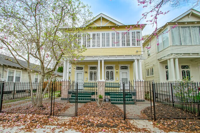 Building Photo - 334 Millaudon St