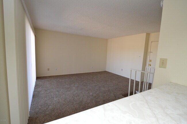 Foto del edificio - 1620 N Wilmot Rd