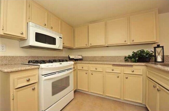 Foto del edificio - Spacious and Bright Escondido Home
