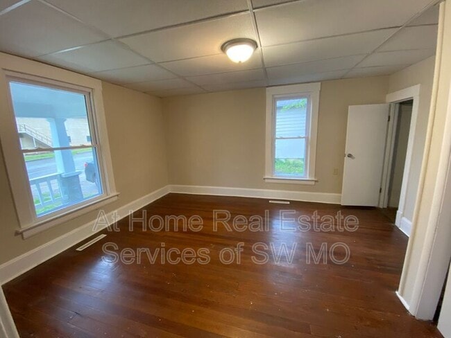 Building Photo - 1224 E Central St