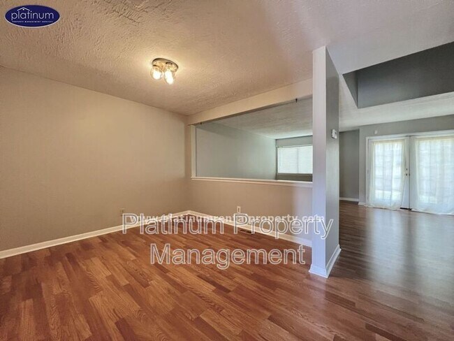 Foto del edificio - 63 Sandalwood Cir
