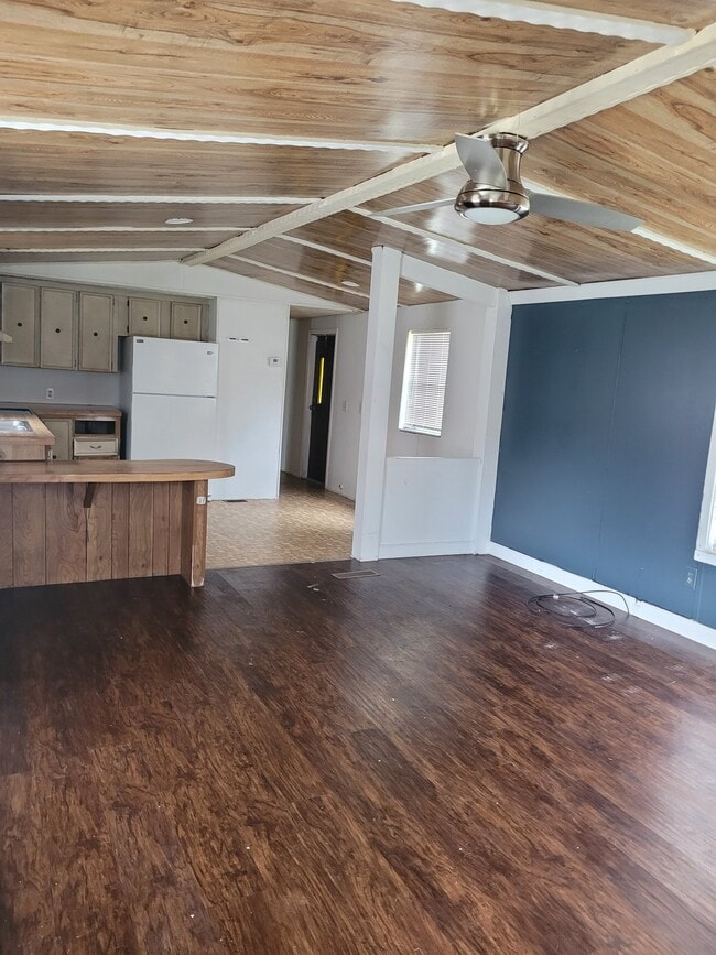Building Photo - 310 Country Springs Dr
