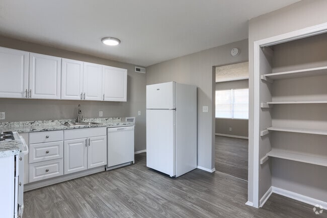 2BR, 1BA - 850SF - Kitchen - Wyndham Hill Apartments