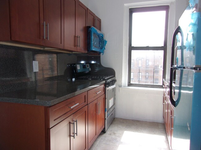 Foto del edificio - 4865 Broadway