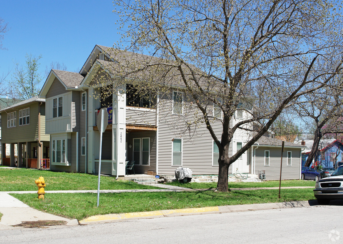 Building Photo - 946-948 Illinois St