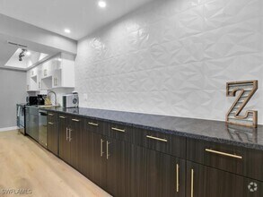 Building Photo - 610 SW 47th Terrace