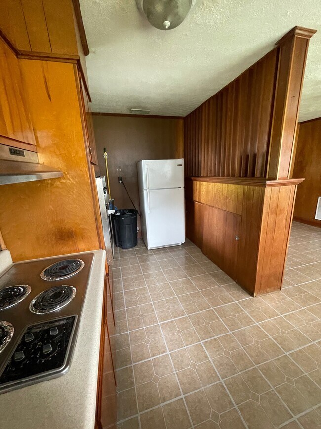 Kitchen - 2124 Amelia Rd