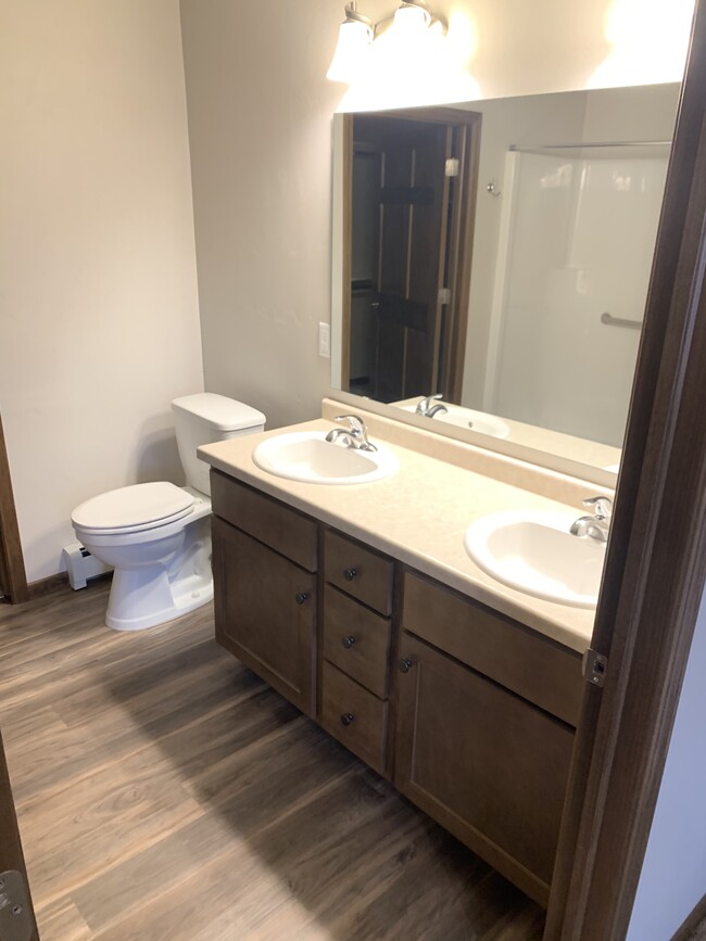 Master bathroom with double sinks - 504 Jefferson St
