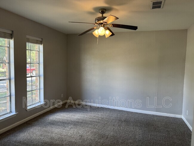 Building Photo - 1833 Skyline Dr
